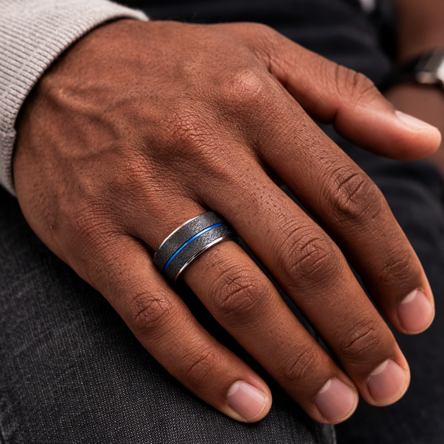 Man wearing Twinn Metal Blue contactless payment ring