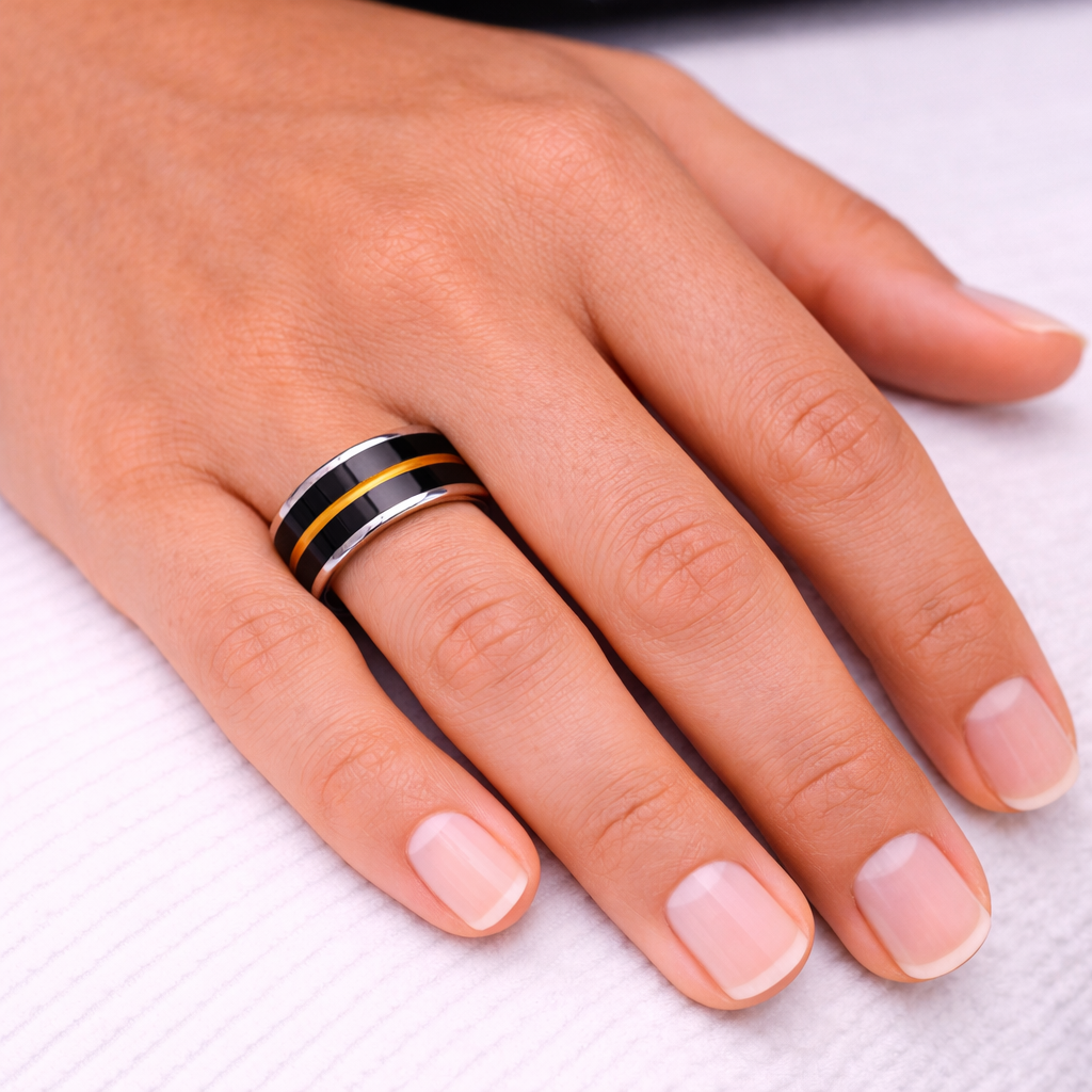 Woman wearing Twinn Metal Gold Silver contactless payment ring
