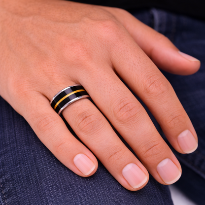 Man wearing Twinn Metal Gold Silver contactless payment ring