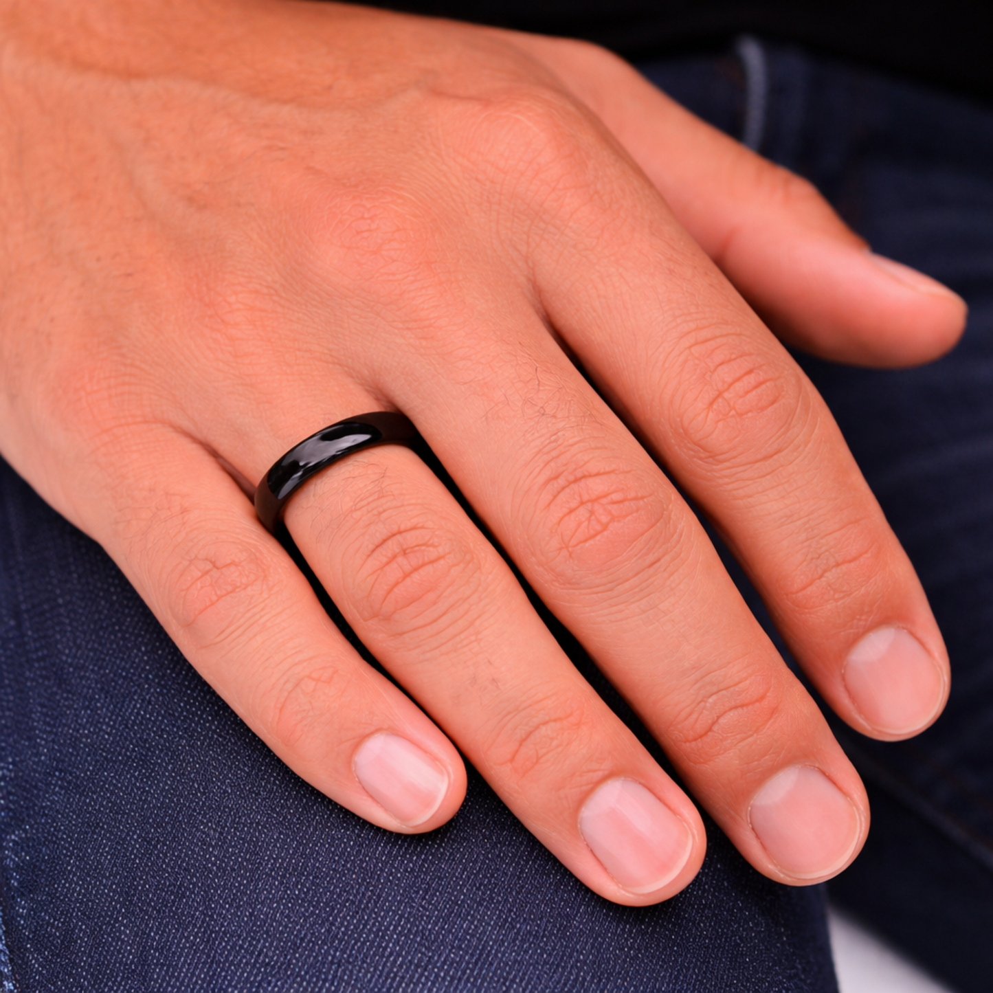 Man wearing Twinn Ultra Black ceramic contactless payment ring
